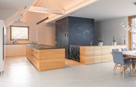 Küchenplanung für offene Küche mit Kücheninsel vom Schreiner in der Region. Die Möbelwerkstatt Häring baut Küchen nach Maß und berät Sie zur Küchen und Raumplanung. Schreiner in March Hugstetten für Maßanfertigungen auch für Sideboard, Regale, Kommoden und Esstische sowie Schränke